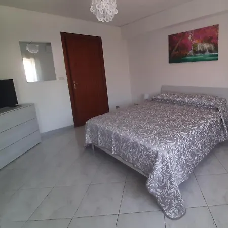 Fiumefreddo Apartment