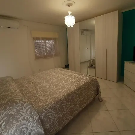 Fiumefreddo Apartment